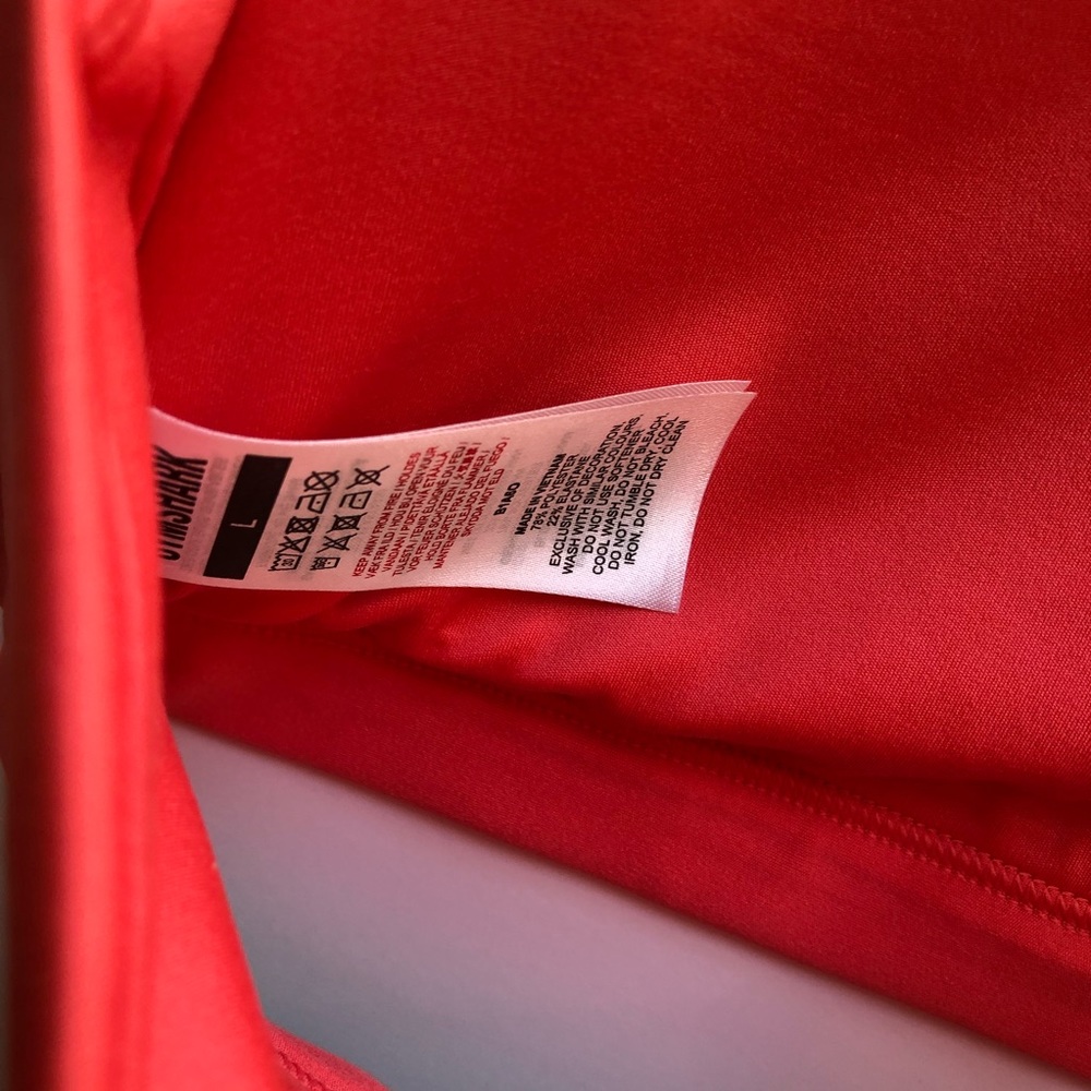 Gymshark L Training V Neck Sports Bra & Training Ruched Sports Bra Set - Picture 7 of 7